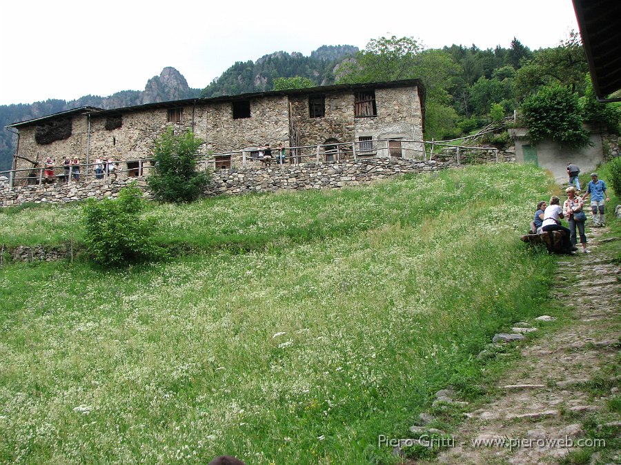 Pusdosso-Festadestate08 092.jpg - C'è chi passeggia per visitare il borgo...